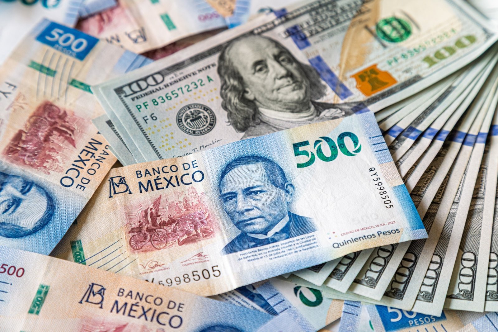 En enero, la moneda mexicana se devaluó con un precio de 20,80 por cada dólar. Foto: ilustración Shutterstock