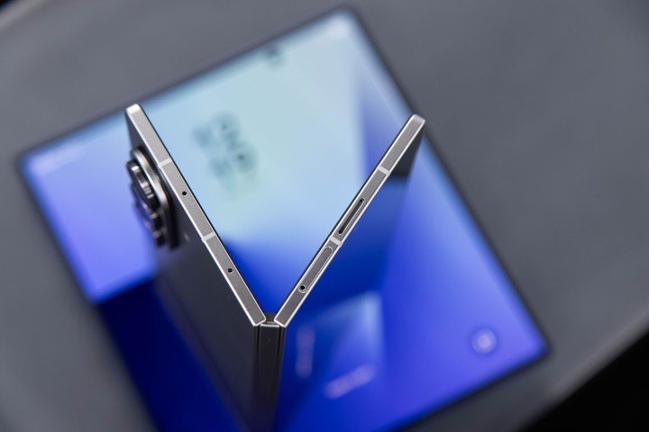 El Samsung Galaxy Z Fold 7 se consigue por 3.999.999 pesos. Foto: Bloomberg. 