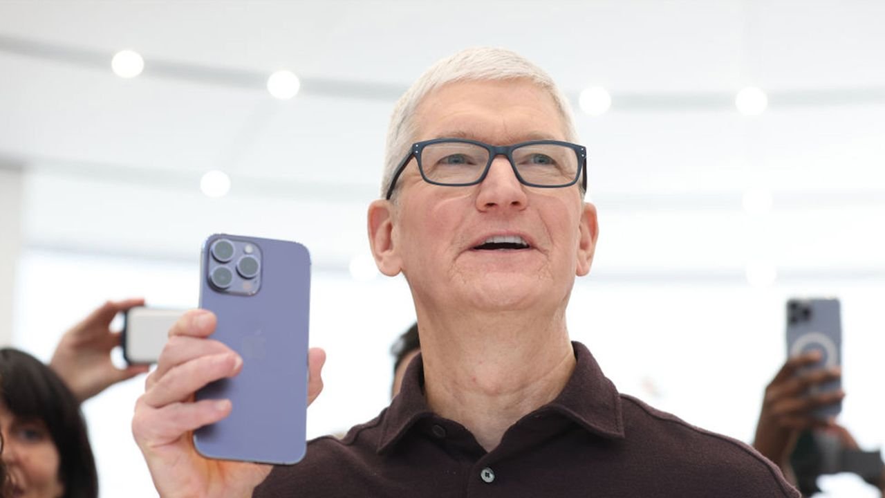 Apple supuestamente está desarrollando un chatbot de IA "simplificado" para competir con ChatGPT. Parece que el texto que querés traducir está incompleto o no se entiende. Si podés proporcionarme más contexto o el texto completo, estaré encantado de ayudarte con la traducción.