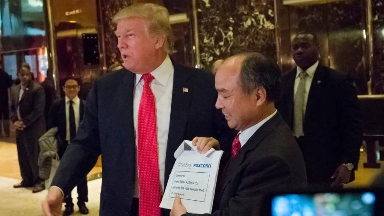 Trump anuncia el plan de Apple para invertir 100 mil millones de dólares en la manufactura en EE. UU. iPhone
