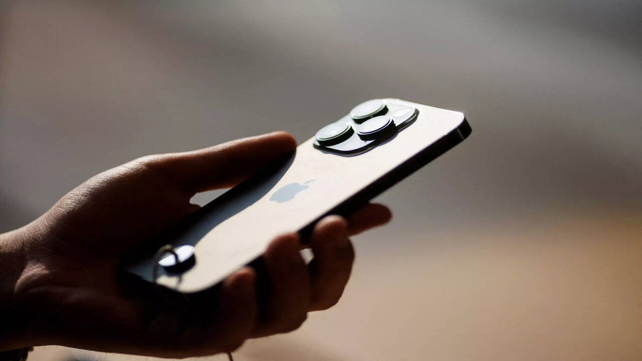 Apple le ofrece a los usuarios de la UE opciones en la App Store para intentar evitar multas millonarias. Parece que no hay ningún texto para traducir. Si tenés un texto específico que te gustaría que traduzca al español argentino, por favor compartilo y con gusto te ayudo.