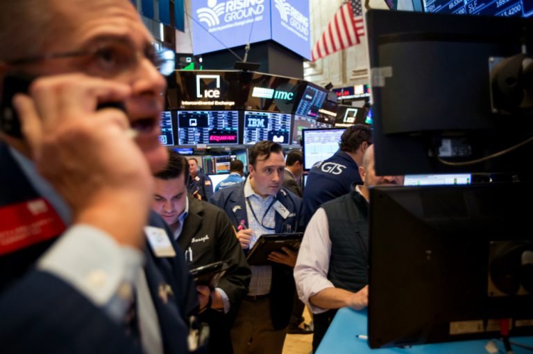 Apple calma los temores de Wall Street sobre las dificultades en China y el lento avance de la IA. iPhone