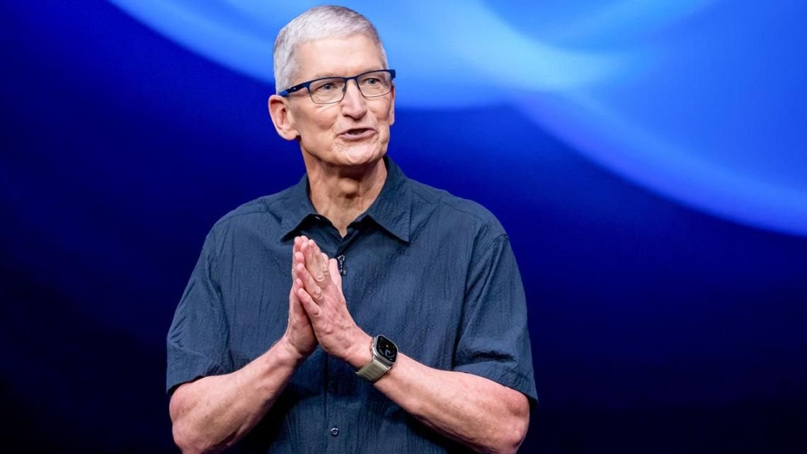 Apple dice que los aranceles sumaron 800 millones de dólares en costos el último trimestre y espera un impacto de más de mil millones en el cuarto trimestre.