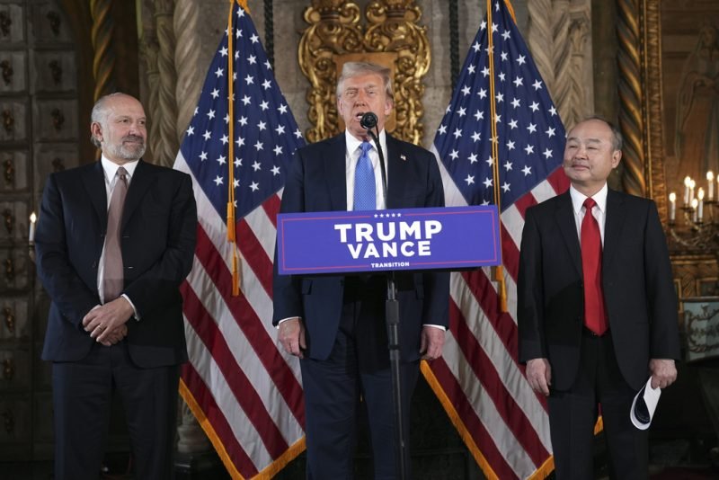 Trump anuncia el plan de Apple de invertir 100 mil millones de dólares en la fabricación en EE. UU. iPhone