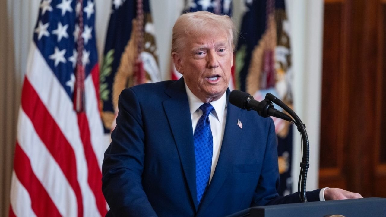 Trump anuncia el plan de Apple para invertir 100 mil millones de dólares en la manufactura en EE. UU. iPhone
