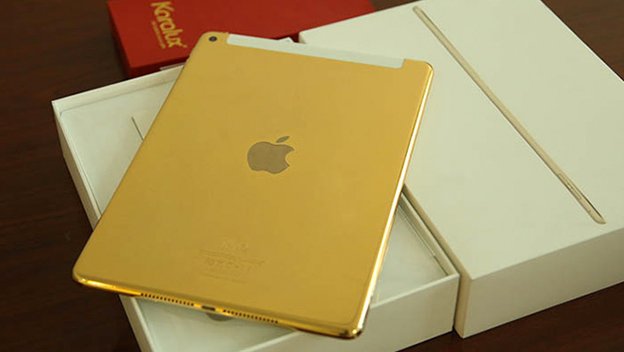Apple hizo una estatua de vidrio y oro de 24 quilates para Donald Trump. iPhone