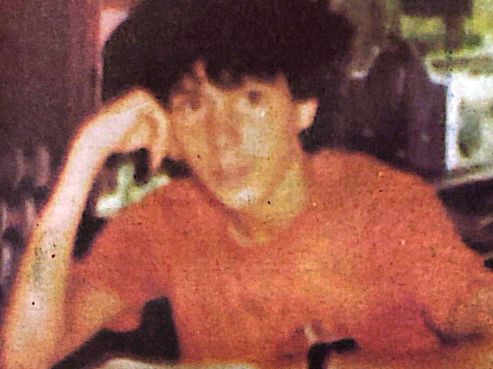 El eco de una tragedia familiar que persiste en el tiempo El tiempo parece haberse detenido para la familia Bradley, qui... Descubre más sobre análisis, clar...